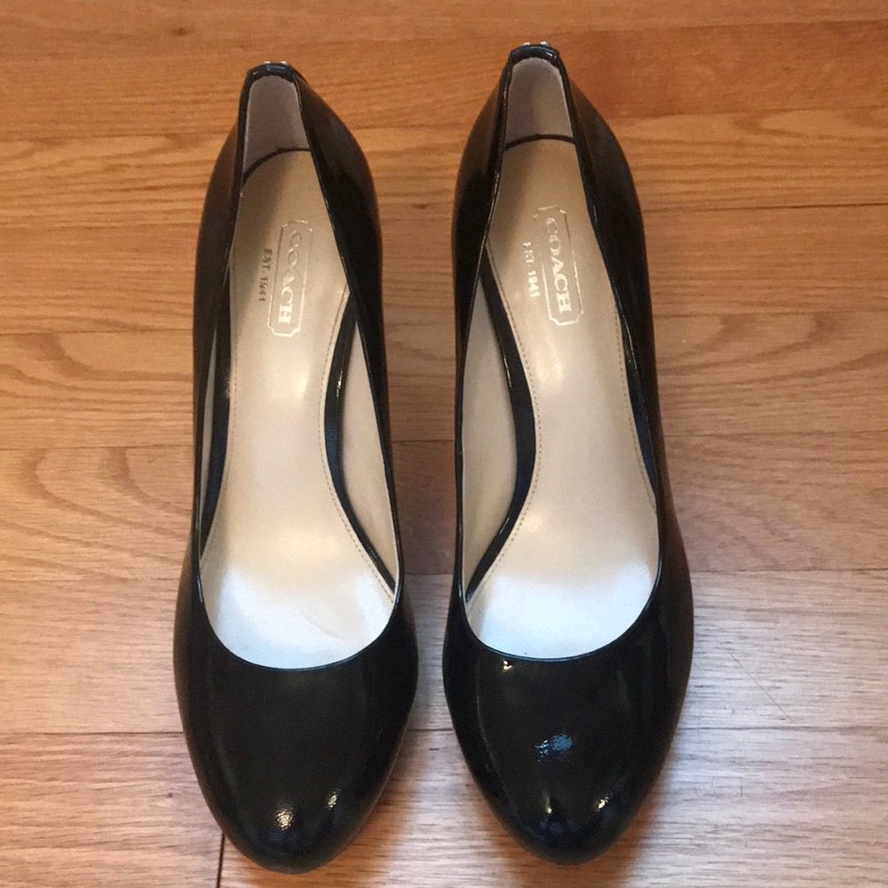 Perfect condition. Size 6.5 black pumps